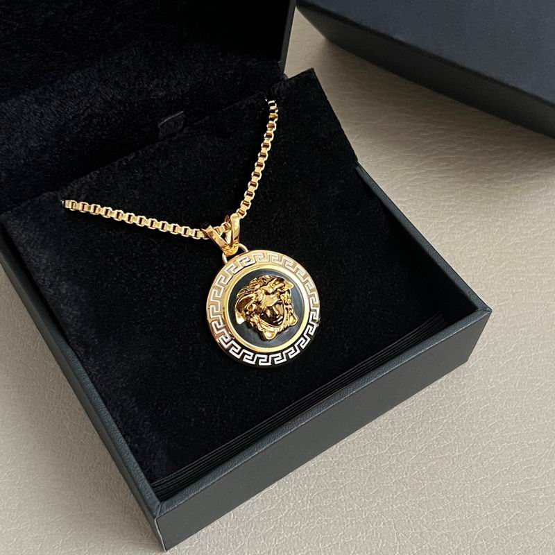 Versace necklace 03yxh186